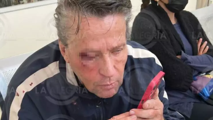 Alfredo Adame recibe brutal golpiza.jpg