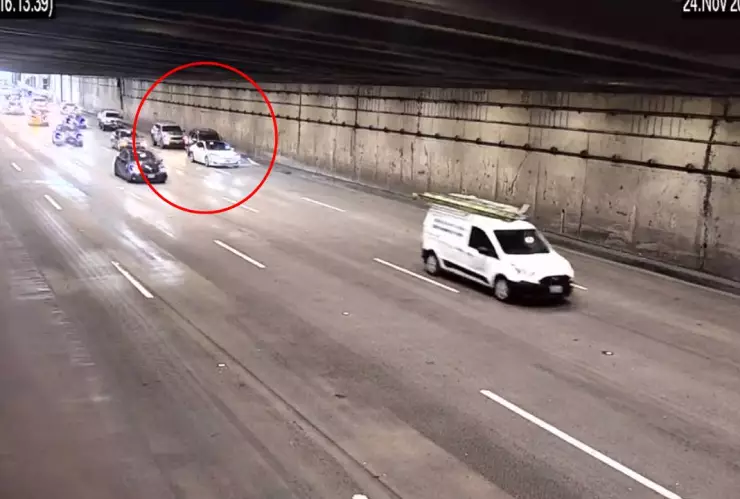 VIDEO: Auto de lujo causa accidente en San Francisco, California