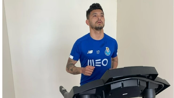 Tecatito Corona es operado por quinta vez del tobillo