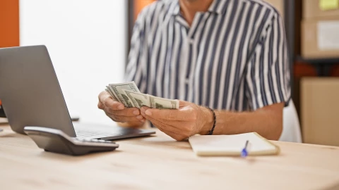 Empleada cuenta salario