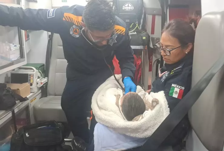 Rescatan a bebé de 10 meses abandonado en terreno de la ciudad de Puebla
