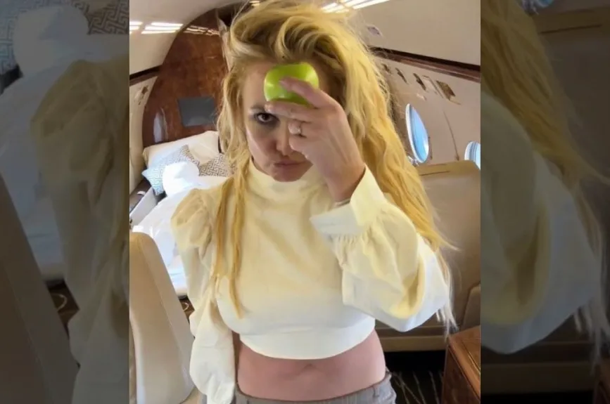 Britney de amarillo.jpg
