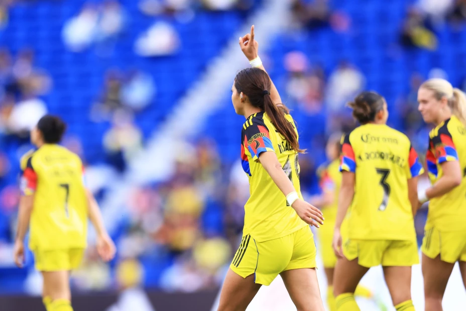 Montse Saldívar con América Femenil