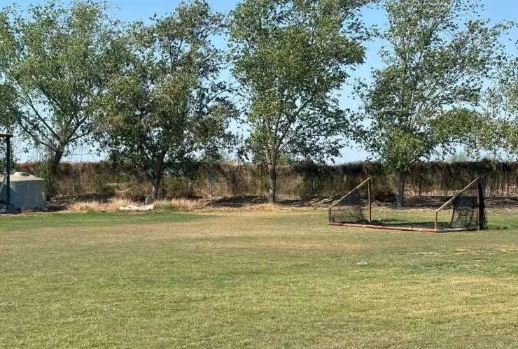 Niño muere tras caerle portería encima en El Carrizo, Ahome