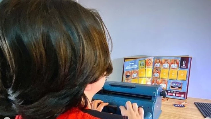 invidente álbum Qatar 2022 sistema Braille