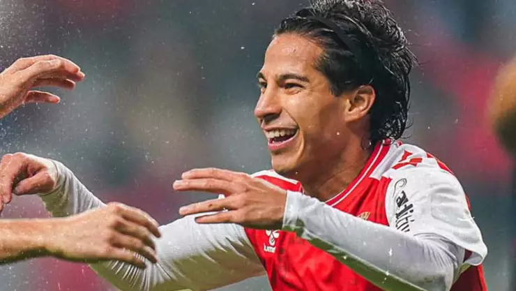 Diego Lainez marcó el gol de la victoria en los últimos minutos del encuentro