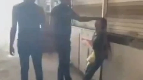 Hombres son golpeados a tablazos en Michoacán