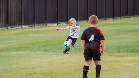 Tras balonazo en la escuela, niño MUERE repentinamente