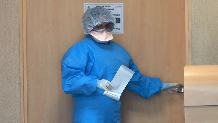 Trabajadores de la salud hacen frente al COVID