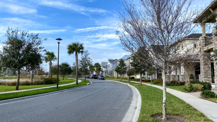 una vista de las pintorescas casas en un condado de Orlando, FL. 