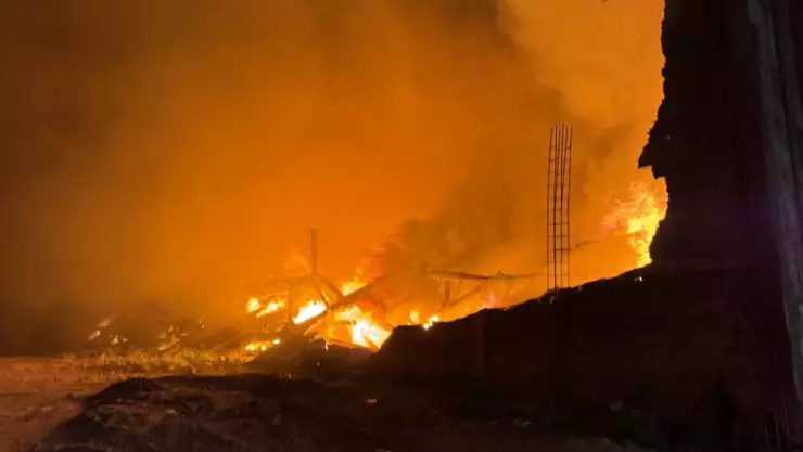 Incendio consume fábrica de calcetines en la colonia Los Manantiales de Purísima del Rincón