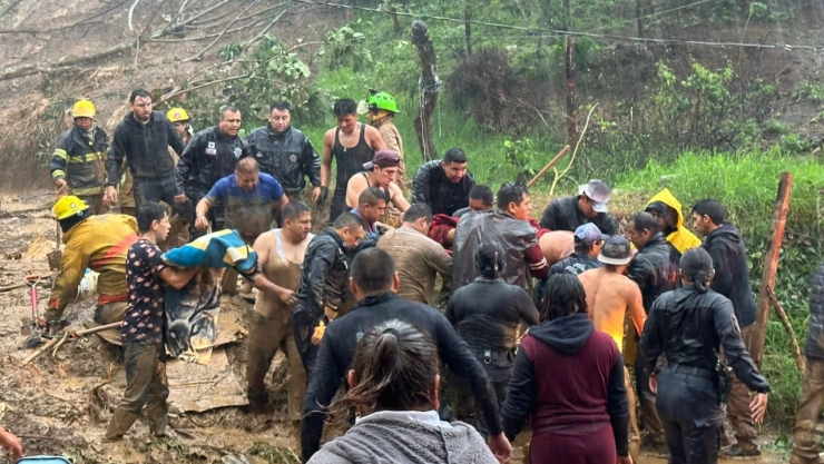 Tormenta tropical “Chris” provocó deslaves en Xalapa, Veracruz; ¡personas son salvadas!