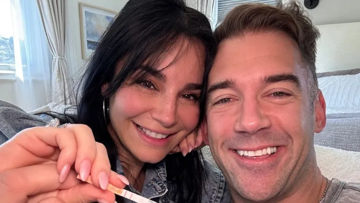 La actriz Martha Higareda confirmó que será madre de gemelos.jpg