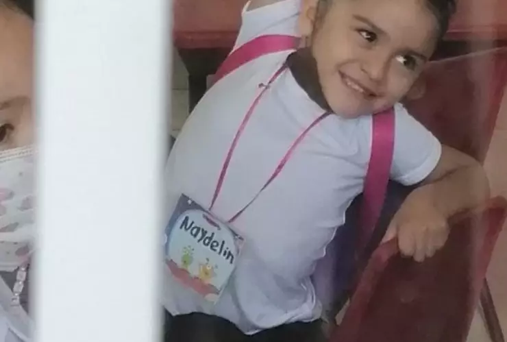niña se cambia nombre en la escuela y al recogerla no se la quieren entregar a su mamá.jpg