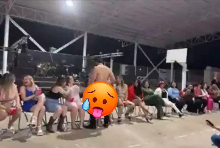 Madres de familia festejan su día con stripper ne una escuela en Hermosillo Sonora