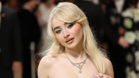 Sabrina Carpenter sufre accidente con fuegos artificiales en concierto