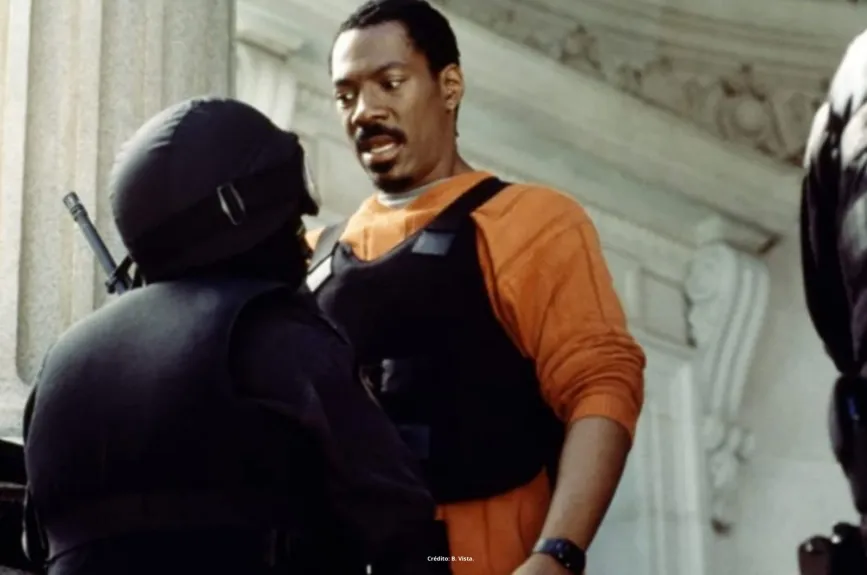 Te contamos por qué a Eddie Murphy lo atraparon con una chica trans y qué hacía con ella. (Escenas de la película ‘El negociador’ por Azteca 7)
