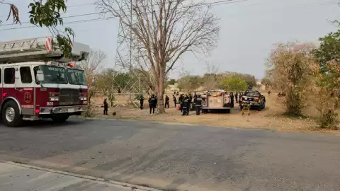 Adolescente sube a torre de electricidad, en Mérida (FOTOS)