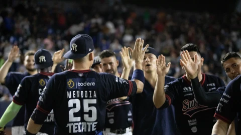 Sultanes de Monterrey derrotan a los Tecolotes de los Dos Laredos