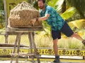 ‘Warrior’ está preparado para mostrar el premio para la tribu ganadora.