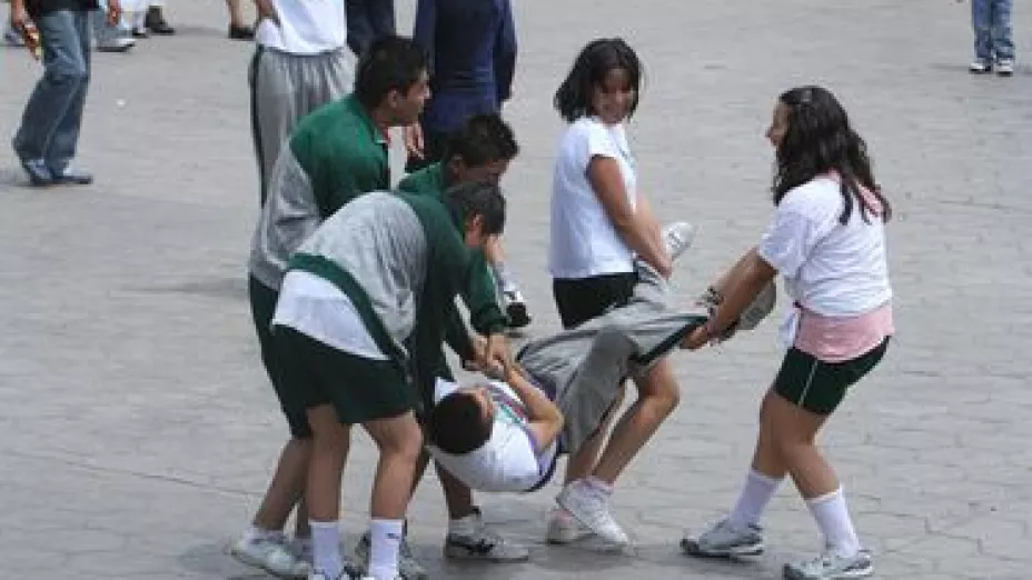 VIDEO  Agresión escolar en Veracruz Alumnas piden matar a golpes a su compañera en plena clase.jpg
