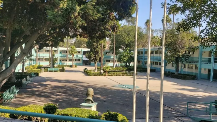 Suspenden clases en la preparatoria Lázaro Cárdenas este lunes