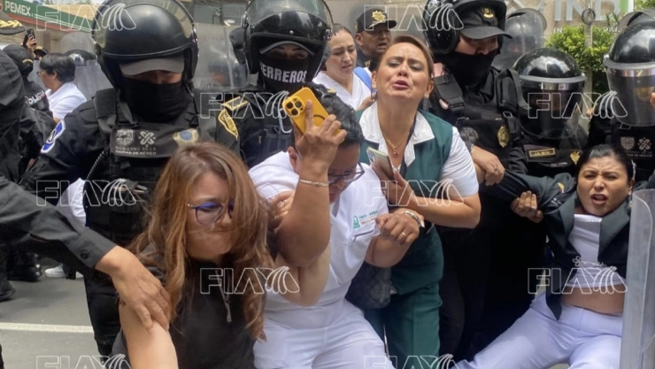 Conato de bronca entre granaderos y trabajadores del IMSS-Bienestar. Enfermeras afectadas.