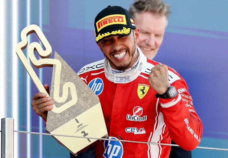 Lewis Hamilton hace historia al ganar su primera carrera con Ferrari en Barcelona 2026.