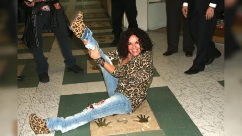 Kenny Avilés cantante.jpg
