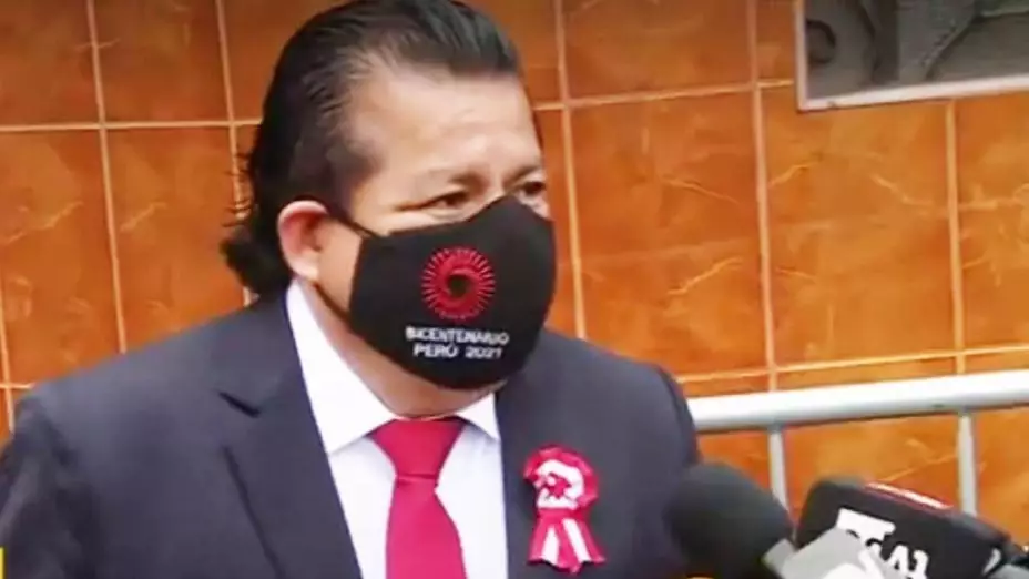 Encuentran 20 mil dólares en baño del ex secretario presidencial de Perú