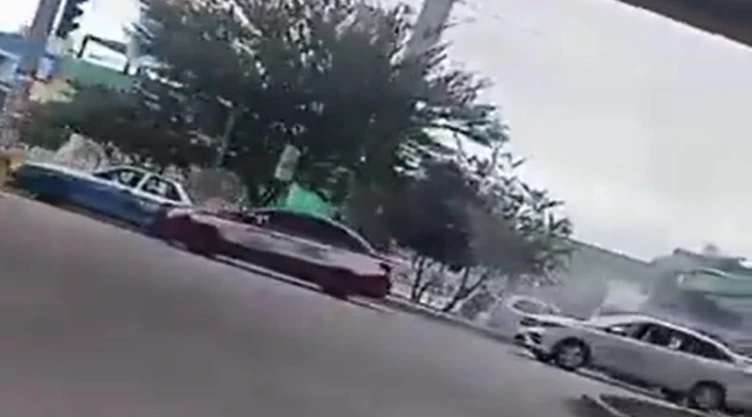 ¡Pánico en Oaxaca! Falla en el mofle de un taxi fue confundida con una balacera _ VIDEO.jpg