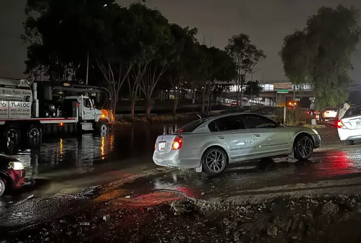 Encharcamientos de hasta 50 metros en calles de Ecatepec, Edomex, por intensas lluvias