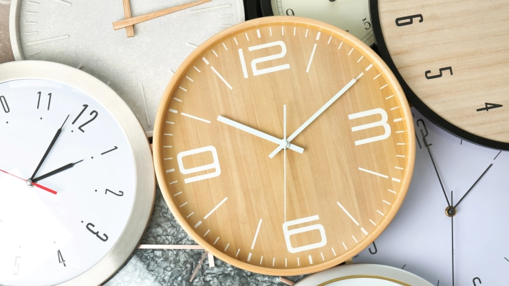 Grupo de relojes de pared
