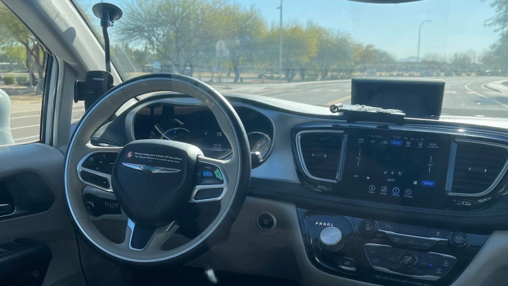 Captura del taxi sin conductor tomado desde el asiento del pasajero