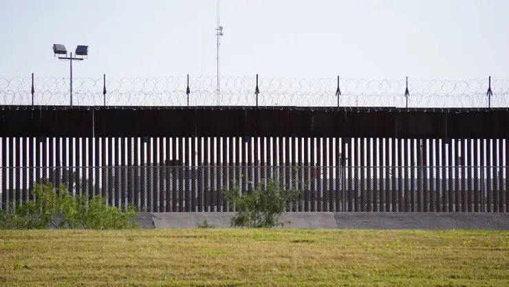 una vista del muro fronterizo en El Paso, Texas