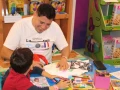 En compañía de familiares y amigos, disfrutamos de un rato de diversión.