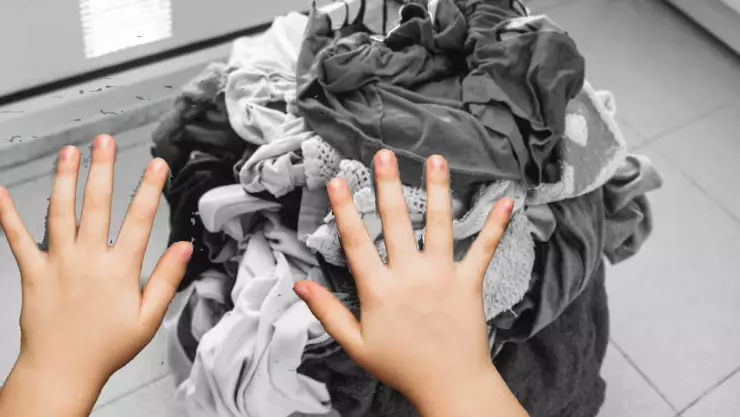 ¡Lamentable! Muere niño de 6 años asfixiado tras esconderse en cesto de ropa