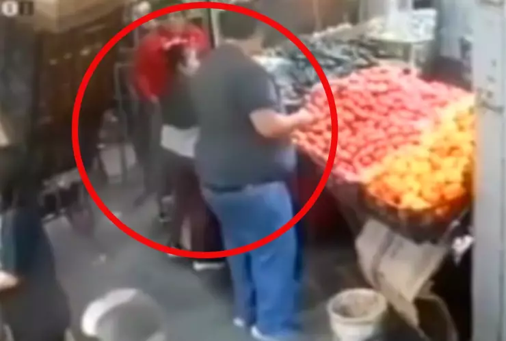 Mujer es aplastada por la carga de un “diablito” en mercado de Guadalajara