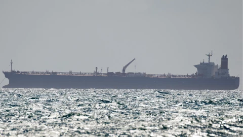 El petrolero M/T Sophia, que fue incautado por Estados Unidos, está anclado frente a la costa de Ponce, Puerto Rico, el 21 de enero de 2026.