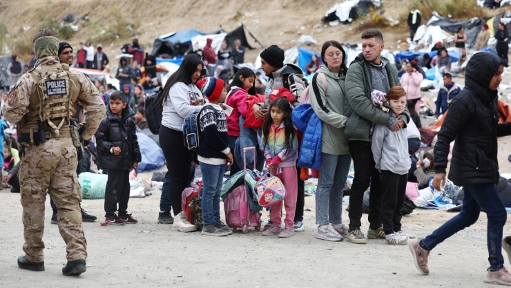 Muere niña migrante bajo custodia en Texas