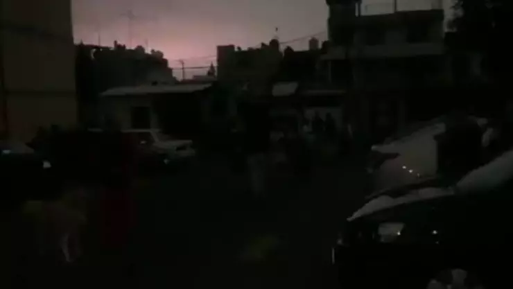 VIDEO Captan luces en el cielo durante el sismo en México