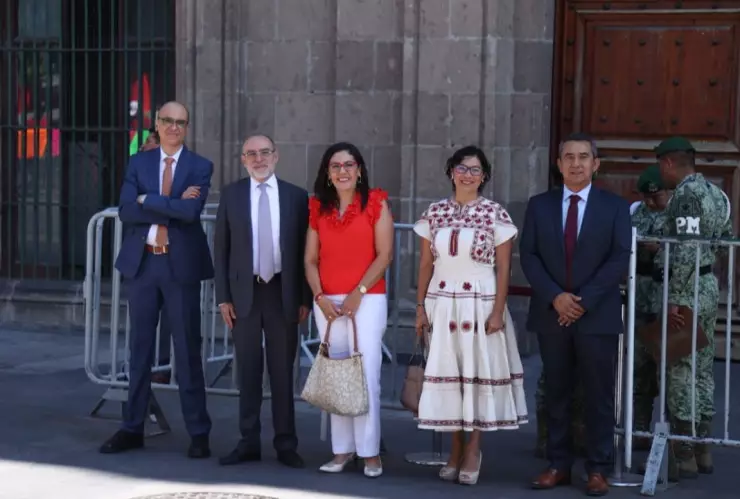 ¿Quiénes son los consejeros del INE con los que se reunirá AMLO?