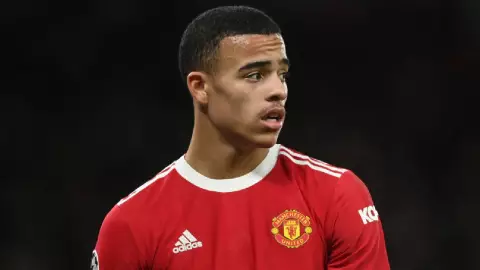 El futbolista del Manchester United, Mason Greenwood, fue absuelto de todos los cargos, luego de que un testigo clave se retirara.