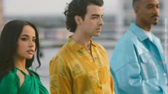 Becky G trabajando..jpg