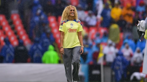 Kheira Hamraoui en su presentaci&oacute;n con Am&eacute;rica Femenil