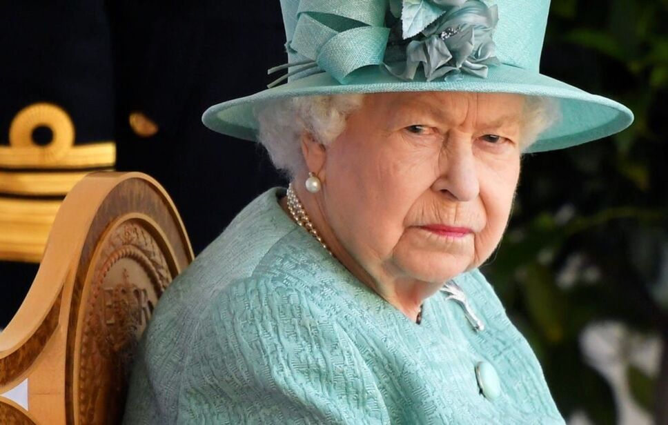 Prohíben consumo de alcohol a la reina Isabel II