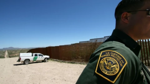 Corte Suprema de Estados Unidos suspende ley de Texas que penaliza la migración