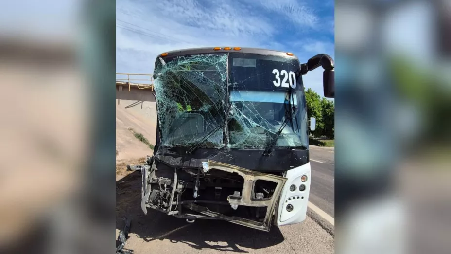 Choca autobús en la Maxipista Culiacán-Mazatlá..jpg