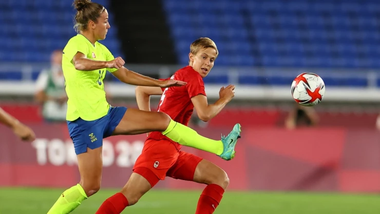 Quinn deportista trans medalla olímpica Tokyo 2020.jpg