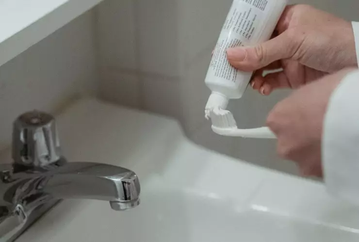 grave riesgo de no lavarse los dientes antes de dormir.jpg